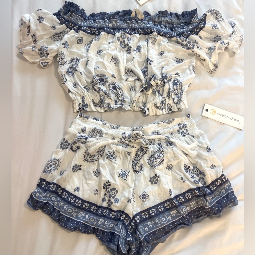 Ocean Drive white and blue printed Off the shoulder top & shorts -NWT - Small